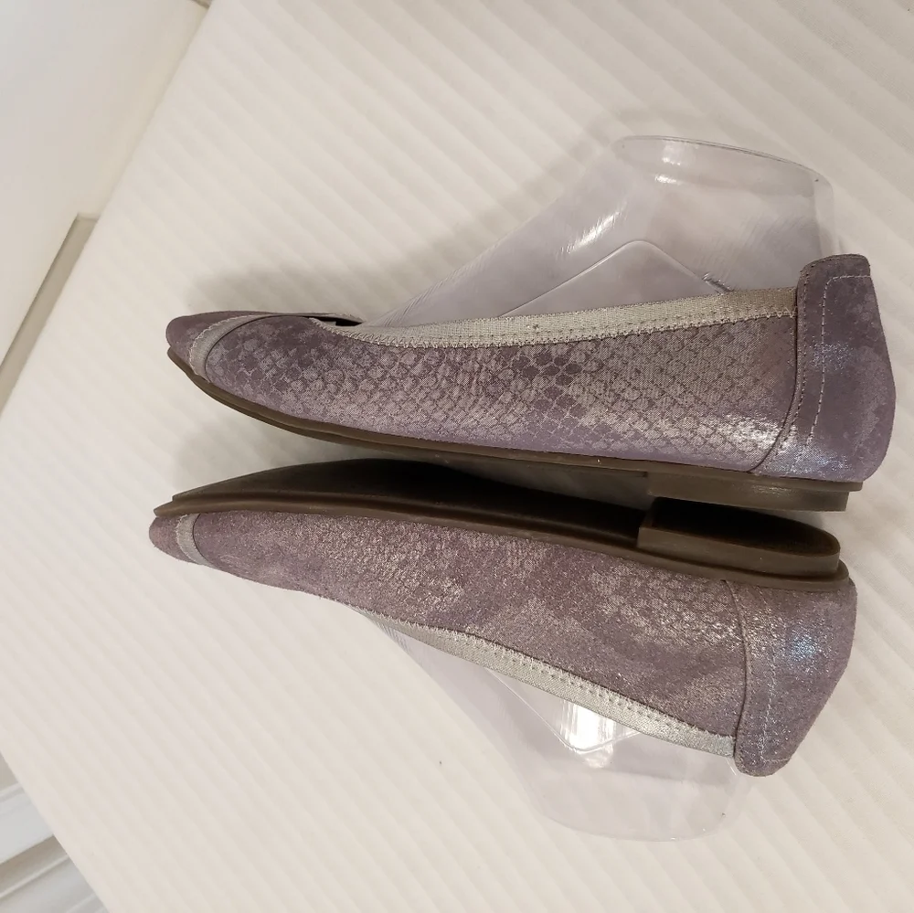 Vionic Caroll Purple & Silver Ballet Style Flats size 7.5, comfy